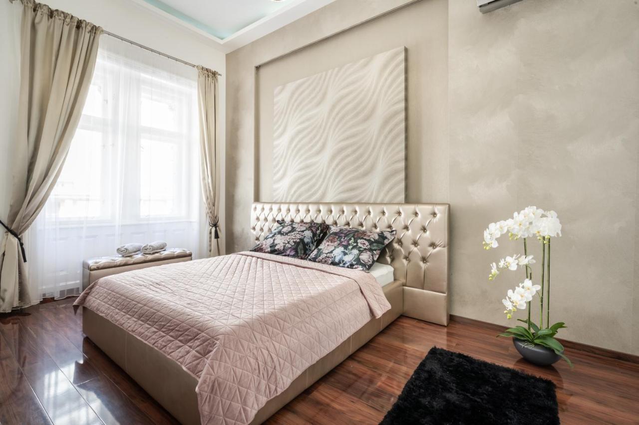 Opera Luxury Apartment With Free Parking Budapest Luaran gambar