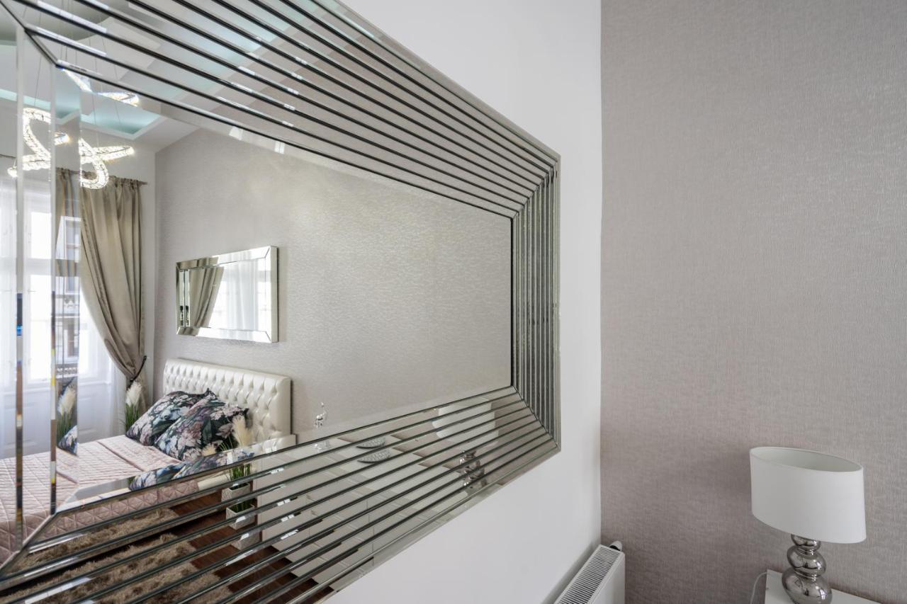 Opera Luxury Apartment With Free Parking Budapest Luaran gambar